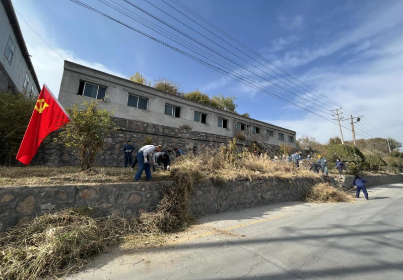 有工投黨員干部、團(tuán)員青年的耕耘那處便是公司最美麗的一角-----物產(chǎn)工投公司開展環(huán)境專項(xiàng)整治主題黨日、團(tuán)日活動(dòng)