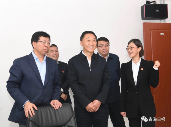 省委副書記、代省長劉寧在副省長王黎明等領導的陪同下視察物產(chǎn)集團