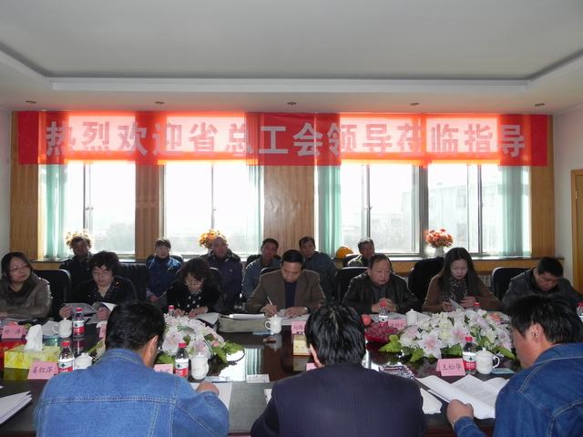 深入車(chē)間班組、“零距離”接觸職工、體驗(yàn)職工生活、傾聽(tīng)職工心聲